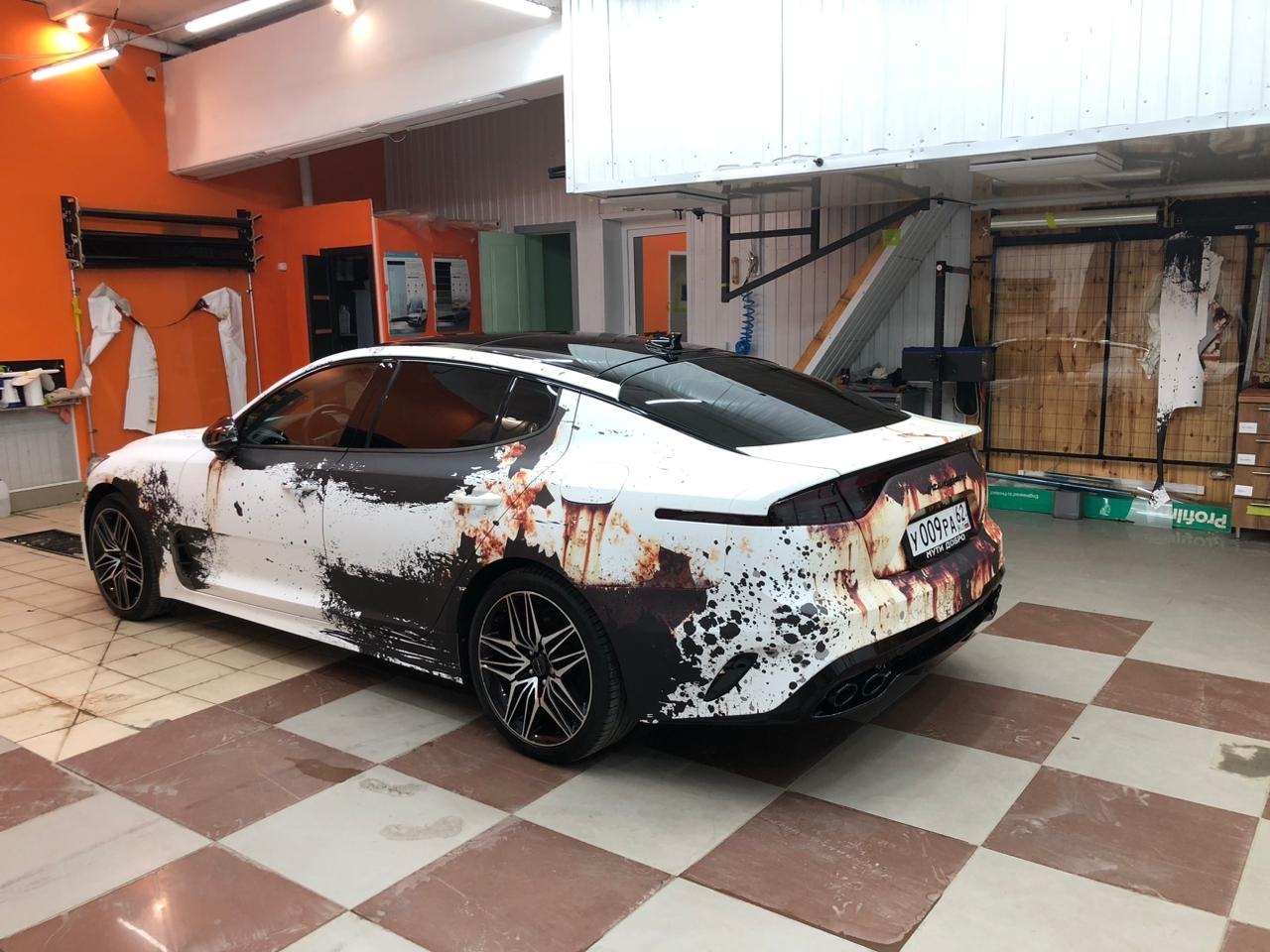 Задняя четверть Kia Stinger в цеху