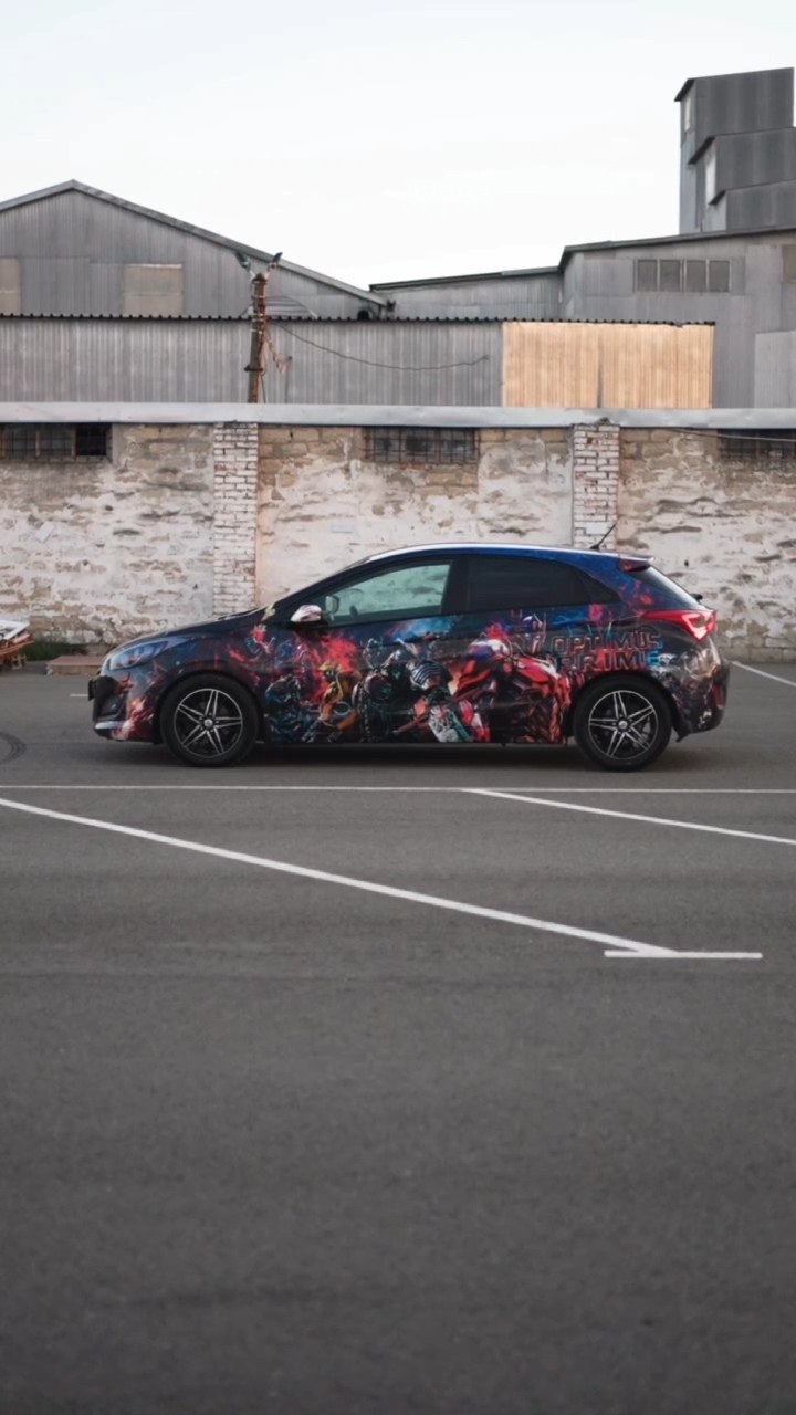 Hyundai i30 в винилографии «Трансформеры» — боковой профиль